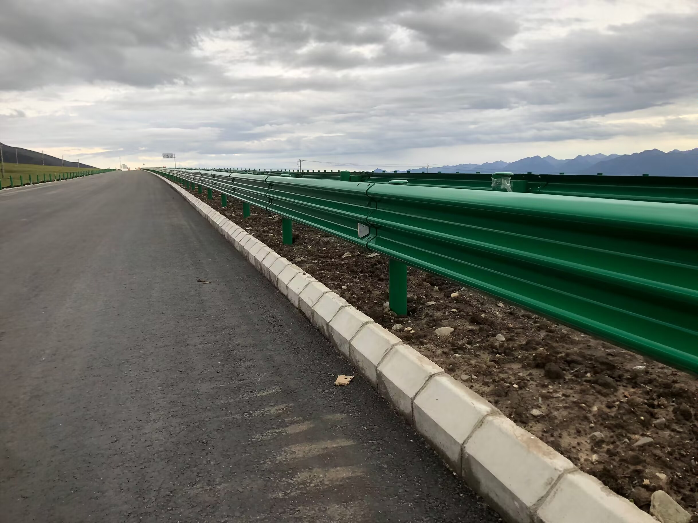 新昌县乡村公路波形护栏热镀锌喷塑波形护栏 - 推荐